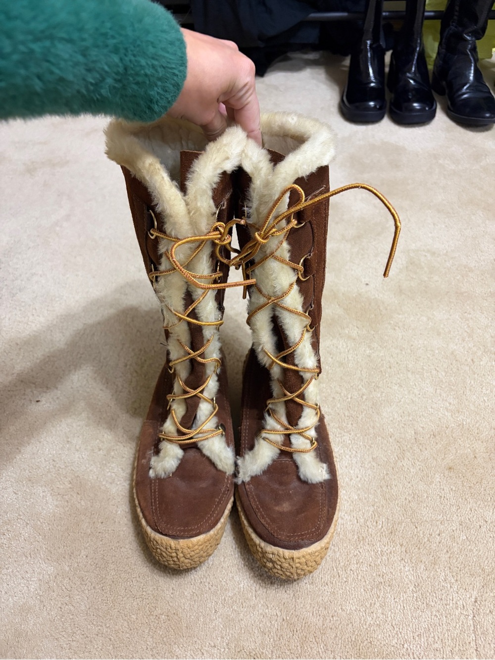Vintage drifters tan fleece boots| size 5